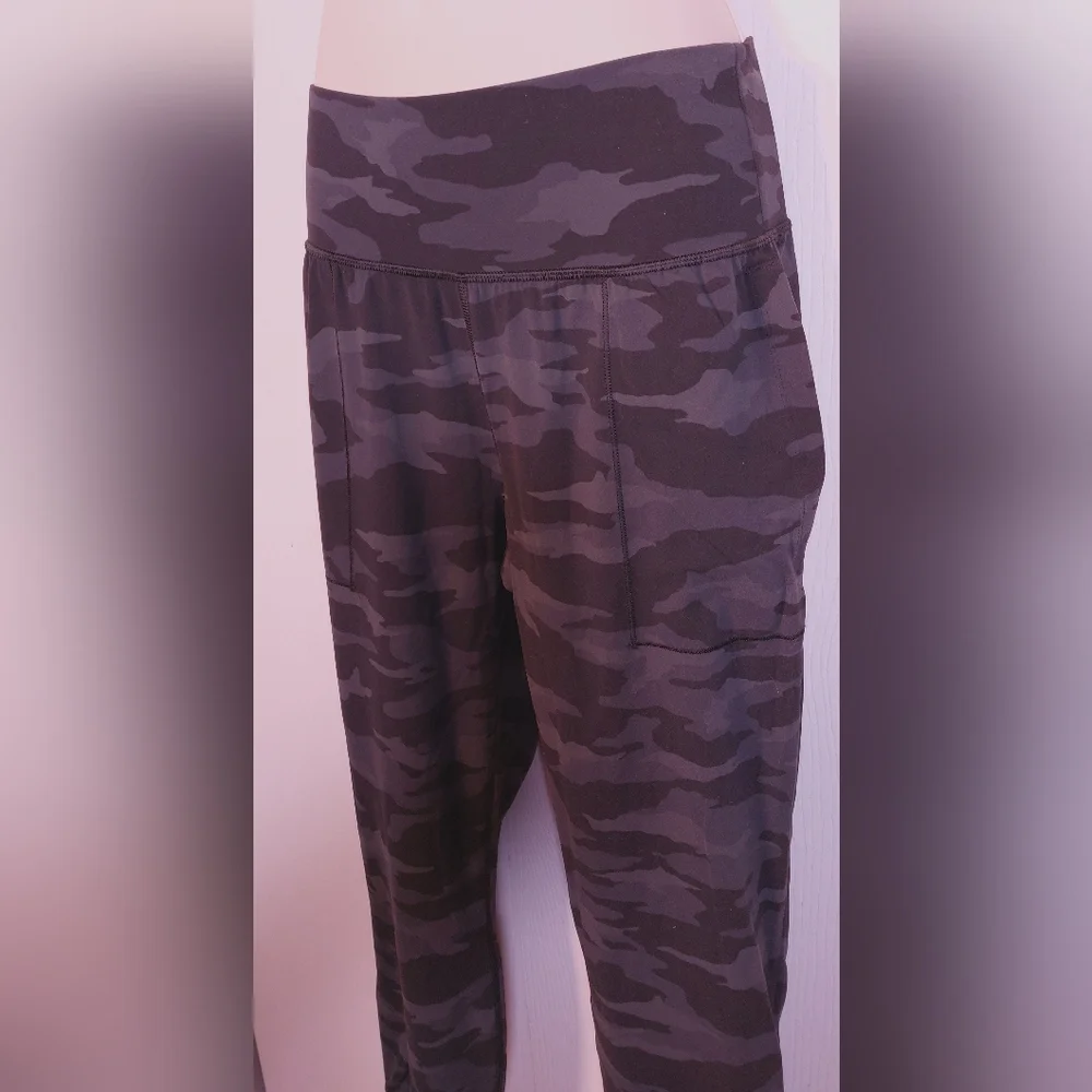 Athleta Salutation High Rise Joggers Black Gray Camouflage Size Small Yoga - Picture 4 of 12